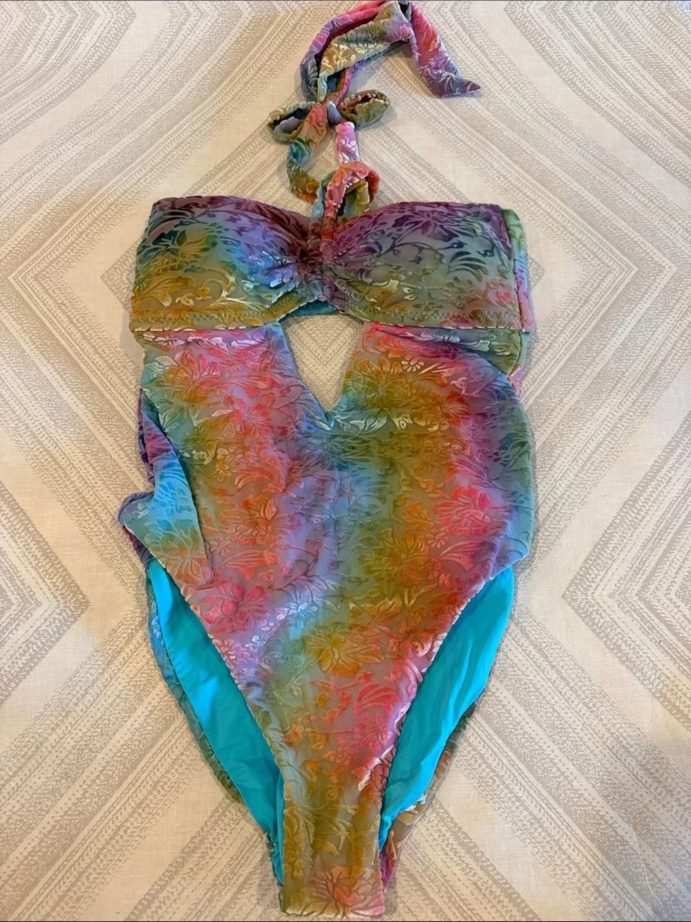 Isabella Rose Tropea One-Piece Swimsuit Size Small NWT Burnout Floral Halter
